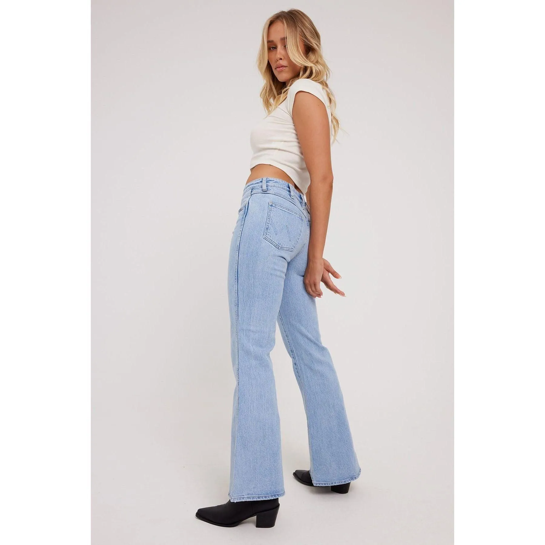 NWT- Wrangler Low Rise 'Lou Lou Bells' 70's Style Flared Jeans - Size 8
